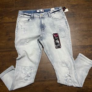 No Boundaries acid wash jeans